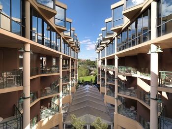 Amora Riverwalk Melbourne - C Tourism 12