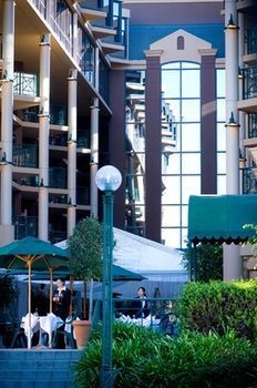 Amora Riverwalk Melbourne - C Tourism 14