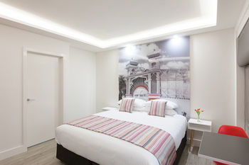 Abode By Easystay - C Tourism 10