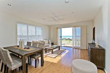 Caves Beachside Hotel - C Tourism 43