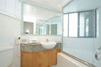 Malibu Mooloolaba - C Tourism 0
