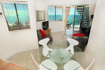 Malibu Mooloolaba - C Tourism 26