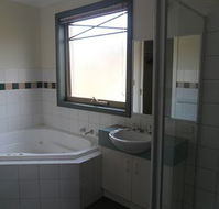 Australian Home Away  Box Hill 32 - C Tourism