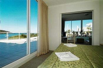 Ettalong Beach Apartments - C Tourism 11