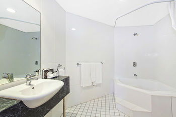 Quality Suites Boulevard On Beaumont - C Tourism 3