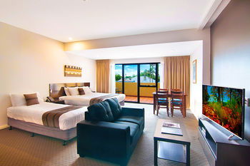 Quality Suites Boulevard On Beaumont - C Tourism 10