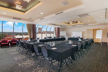 Quality Suites Boulevard On Beaumont - C Tourism 27