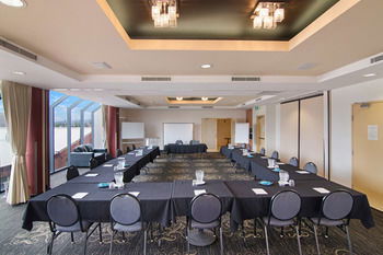 Quality Suites Boulevard On Beaumont - C Tourism 28