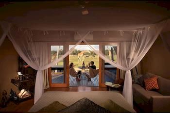 Zoofari Lodge, Taronga Western Plains Zoo - C Tourism 0