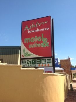 Ashton Townhouse Motel And Suites - C Tourism 2