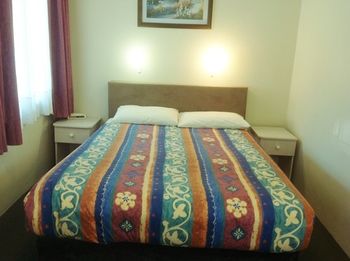 Ashton Townhouse Motel And Suites - C Tourism 3