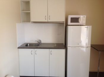 Ashton Townhouse Motel And Suites - C Tourism 9