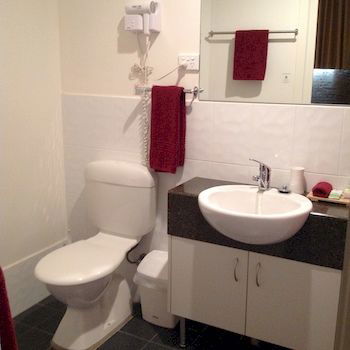 Ashton Townhouse Motel And Suites - C Tourism 10