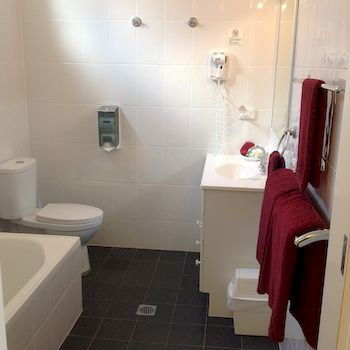 Ashton Townhouse Motel And Suites - C Tourism 11