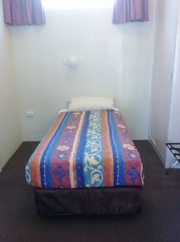 Ashton Townhouse Motel And Suites - C Tourism 18