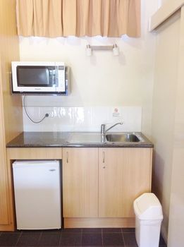 Ashton Townhouse Motel And Suites - C Tourism 24