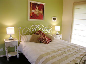 Apple Tree Cottage & Studio - C Tourism 9
