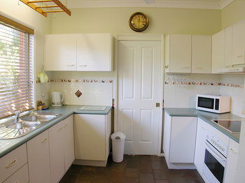 Apple Tree Cottage & Studio - C Tourism 10