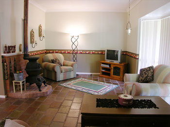 Apple Tree Cottage & Studio - C Tourism 11