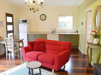 Apple Tree Cottage & Studio - C Tourism 13