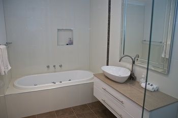 Yarra Glen Racecourse Apartments - C Tourism 11