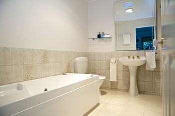 Yarra Glen Racecourse Apartments - C Tourism 16