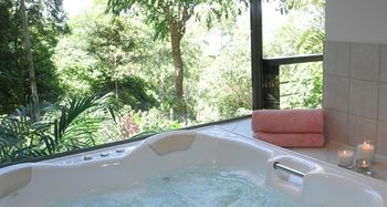 Montville Grove Romantic Cottages - C Tourism 7