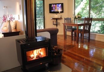 Montville Grove Romantic Cottages - C Tourism 8
