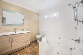 Forresters Beach Bed & Breakfast - C Tourism 2