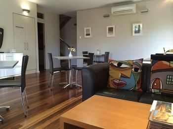 Chaucer Palms Boutique Bed & Breakfast - C Tourism 3