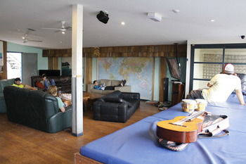 Boardrider Hostel/Backpacker & Budget Motel - C Tourism 9
