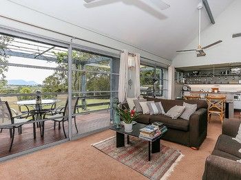 Vineyard Hill - C Tourism 7