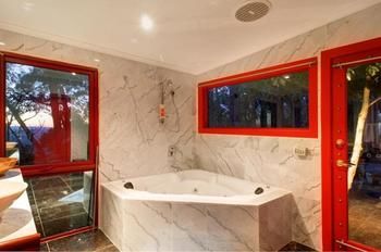 Mt Dandenong Imperial Retreat - C Tourism 12