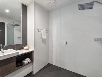 Best Western Plus Lake Kawana Hotel - C Tourism 18