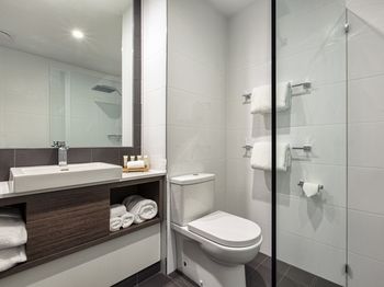 Best Western Plus Lake Kawana Hotel - C Tourism 37
