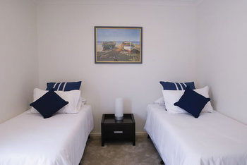 Mollymook Beachfront Executive Apartment - C Tourism 14
