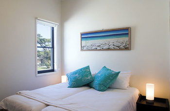 Mollymook Beachfront Executive Apartment - C Tourism 17
