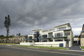 Mollymook Beachfront Executive Apartment - C Tourism 18