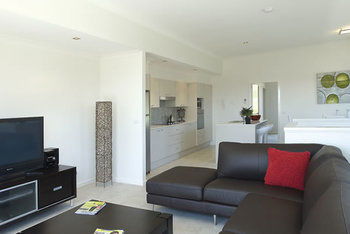 Mollymook Beachfront Executive Apartment - C Tourism 25