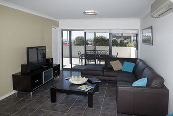 Mollymook Beachfront Executive Apartment - C Tourism 28