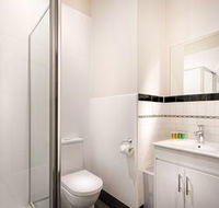 Como Court by Crest - C Tourism