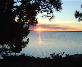 Stanley Lakeside Spa Cabins - C Tourism 1