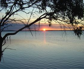 Stanley Lakeside Spa Cabins - C Tourism 4