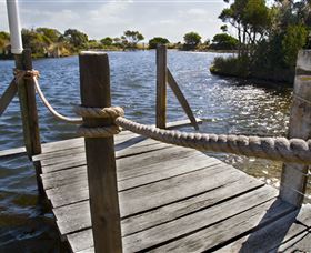 Stanley Lakeside Spa Cabins - C Tourism 3