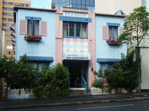 Annie's Shandon Inn - C Tourism 0