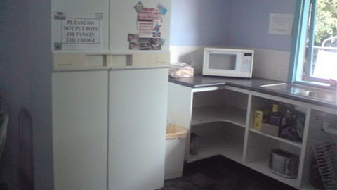 Anglesea Backpackers - C Tourism 1