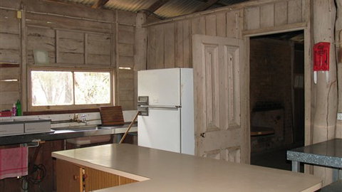 TreeTops Log Cabin - C Tourism 1