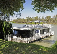 Boats and Bedzzz - The Murray Dream self-contained moored Houseboat - C Tourism