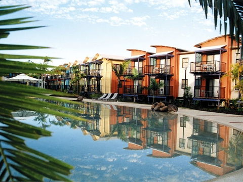 Australis Noosa Lakes - C Tourism 1