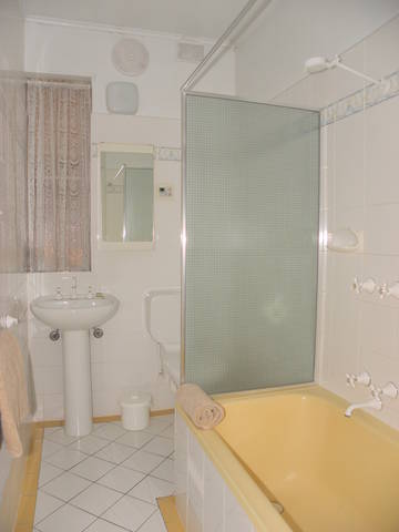 Capri Lodge Apartments - C Tourism 9